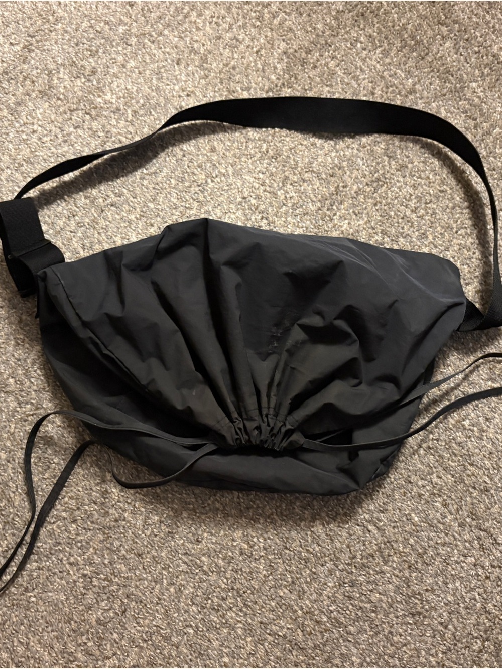 Uniqlo U Drawstring Shoulder Bag - Black